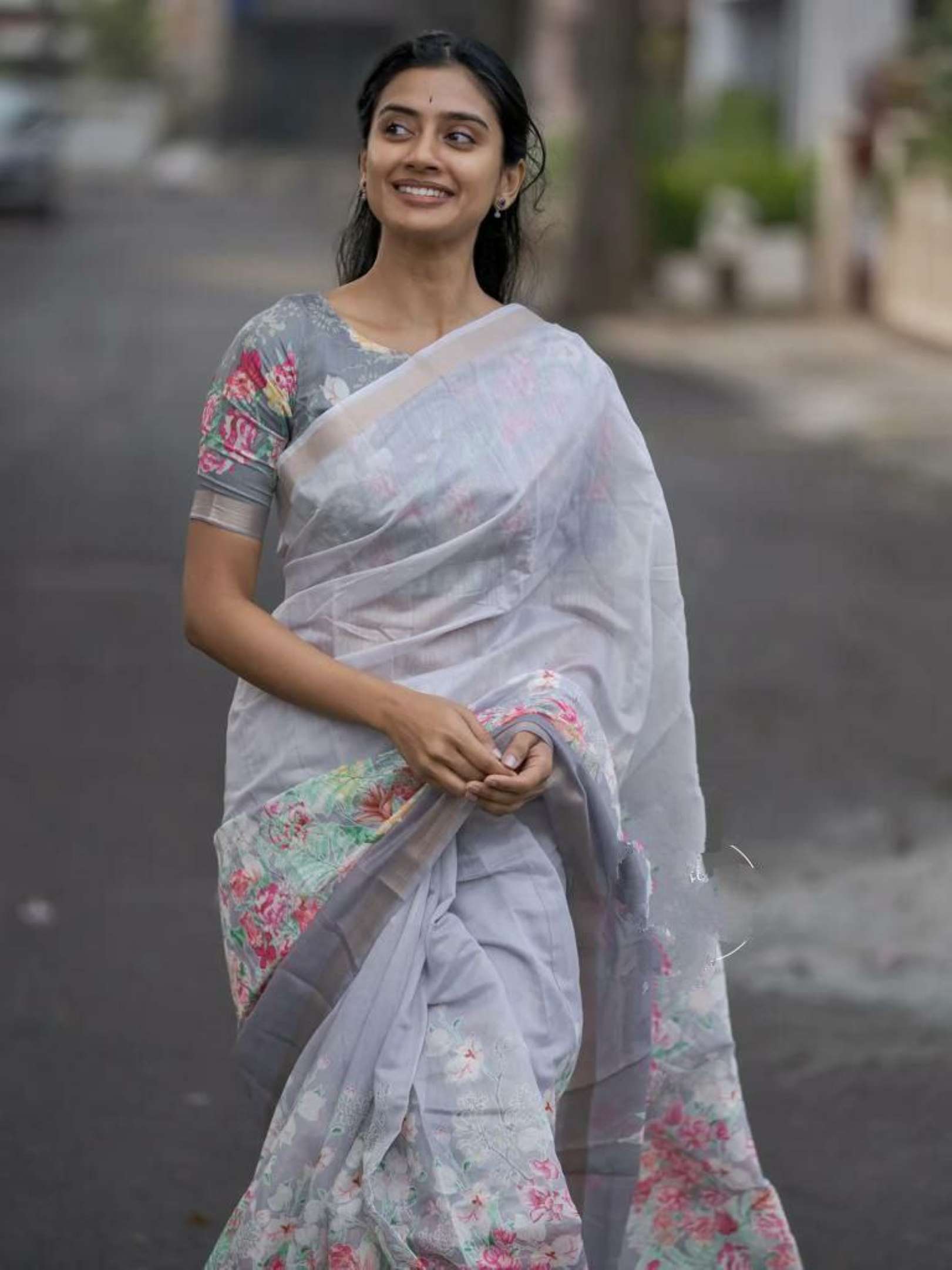 Sumshy Bollywood Style Linen Digital Printed Sarees