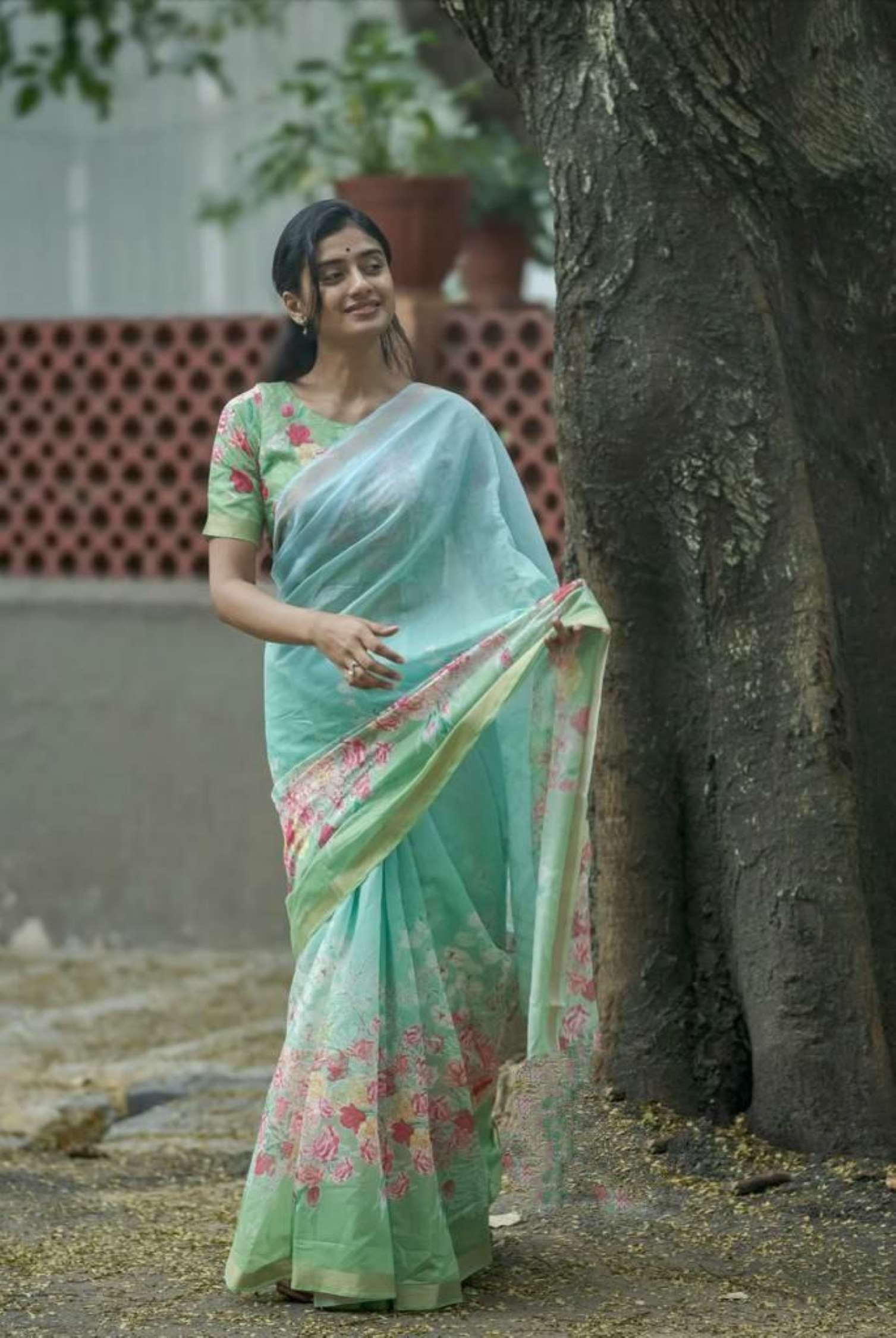 Sumshy Bollywood Style Linen Digital Printed Sarees