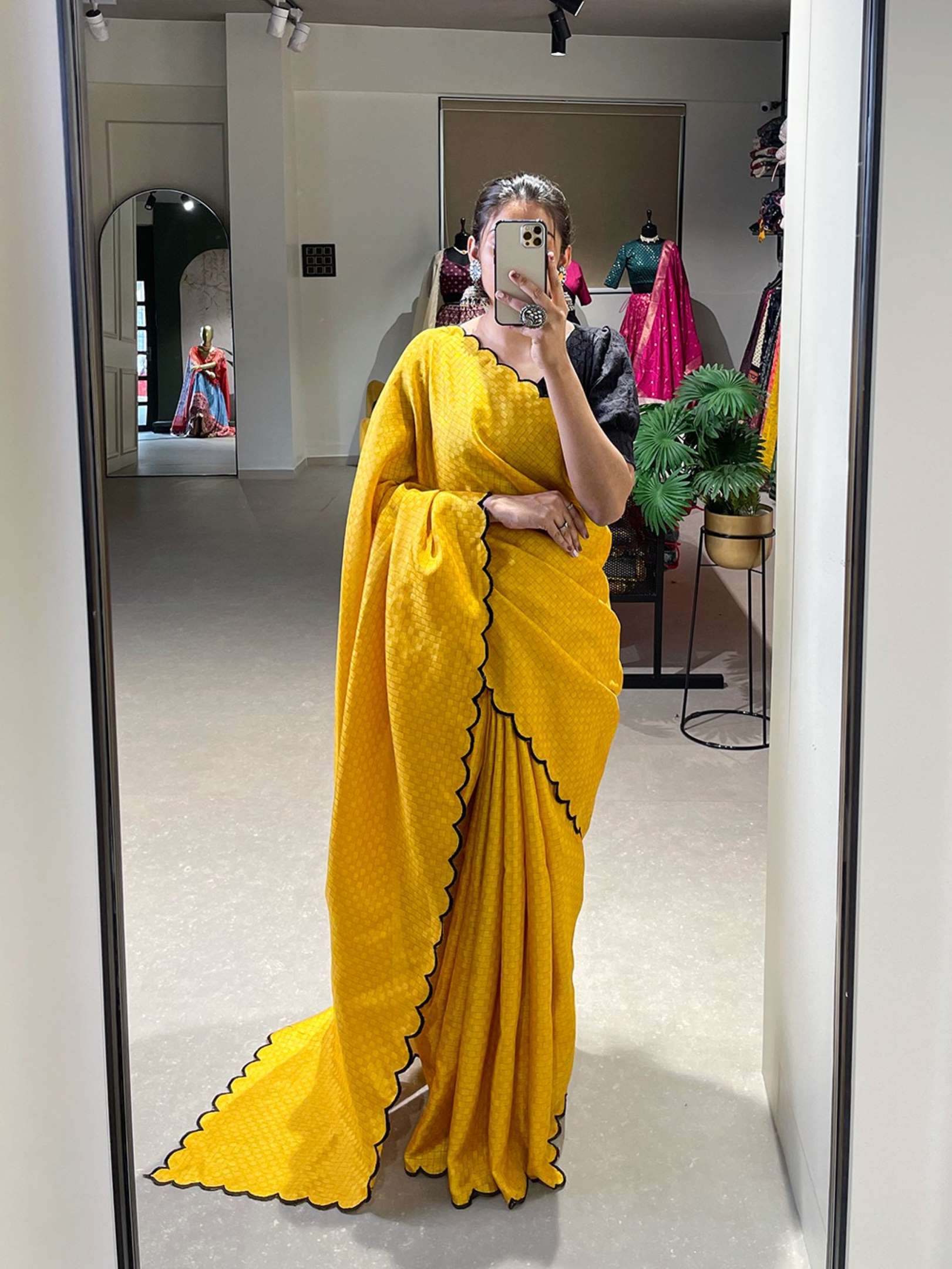 Sumshy Women Gadhawal Chex With Arca Work Sarees