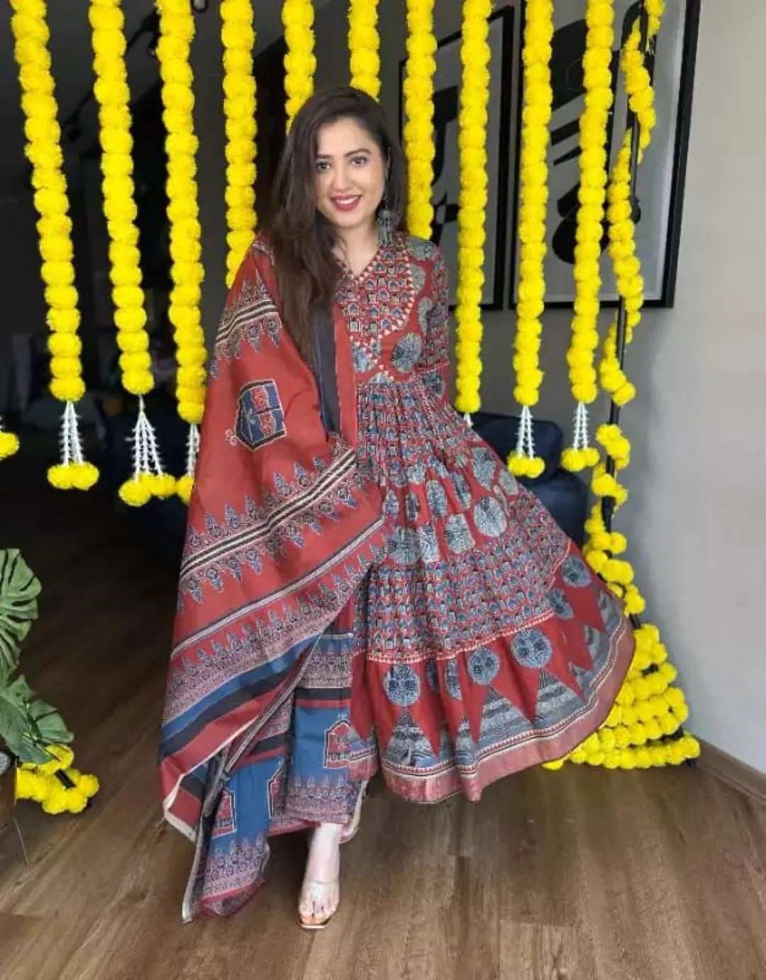 SS1017 Cotton Anarkali Kurti Pant With Dupatta Under 1000