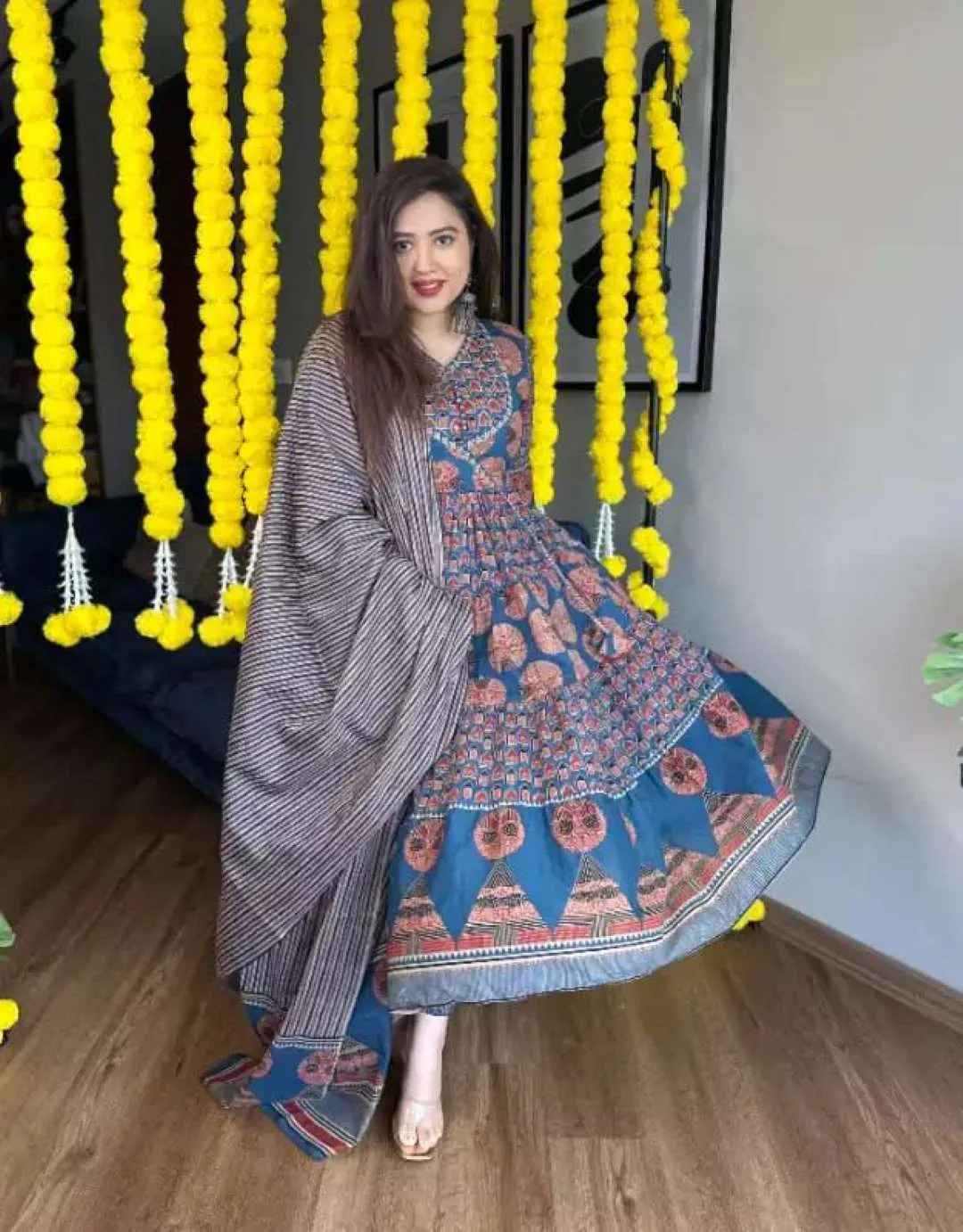 SS1017 Cotton Anarkali Kurti Pant With Dupatta Under 1000