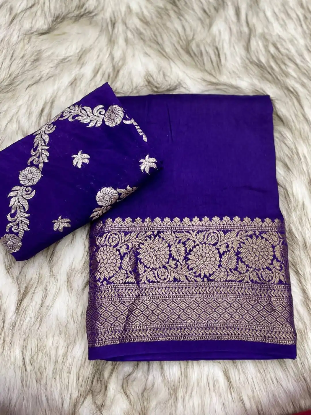 SS577 Sweetheart Pure Viscose Waving Saree Below 1500