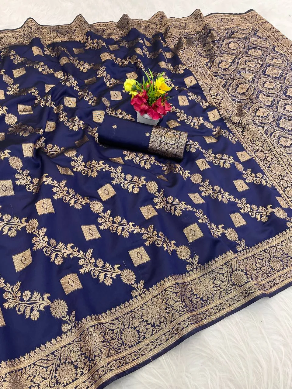 Laxmi 960 Pure Banarasi Silk Zari Weaving Saree - Image 2