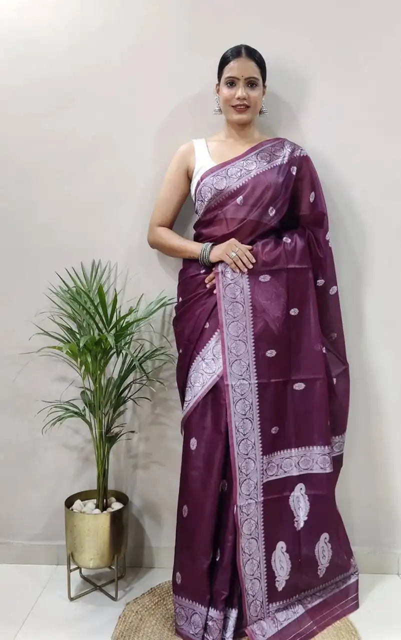 Laxmi 985 Saree Wholesalers In Surat