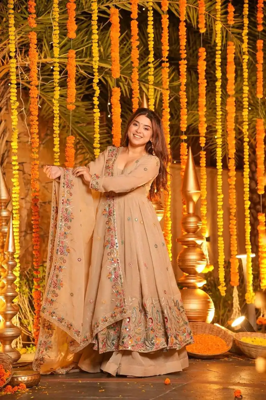 STD 6111 Readymade Dress Wholesale Market in Surat