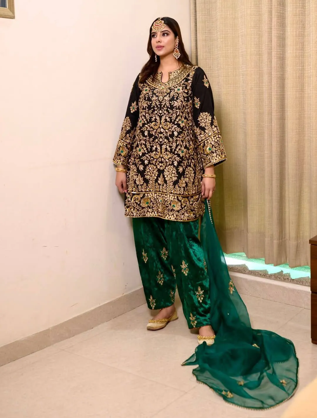 C585 1412 Premium Velvet Sequins Embroidery Pakistani Suit Wholesale Surat