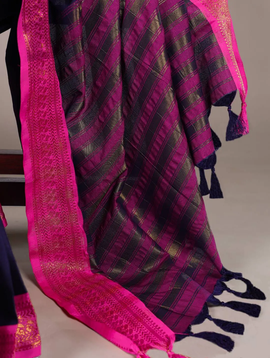 Stylish WMN 7100 Aura Silk Zari Weaving Work Saree Wholesale 2026