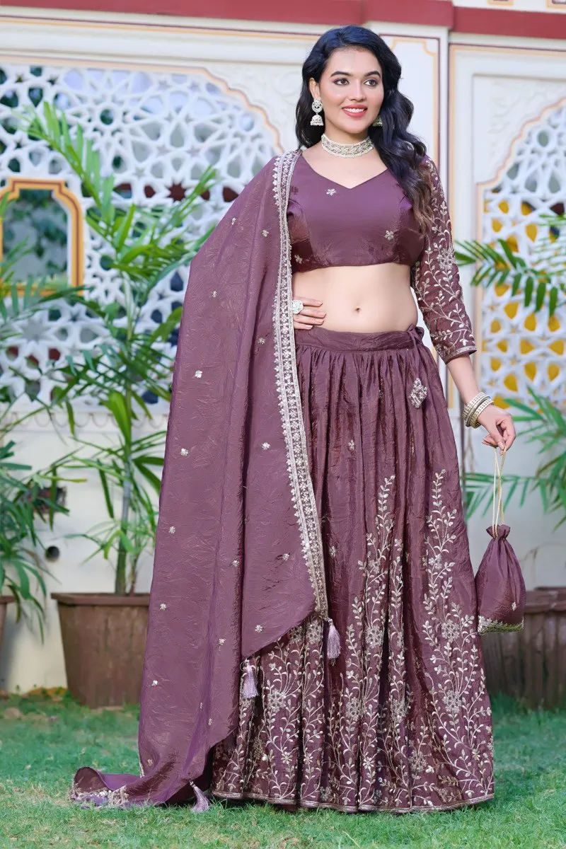 Aawiya 1024 Gold Crush Weaving Zari Work Lehenga Choli Wholesale Surat