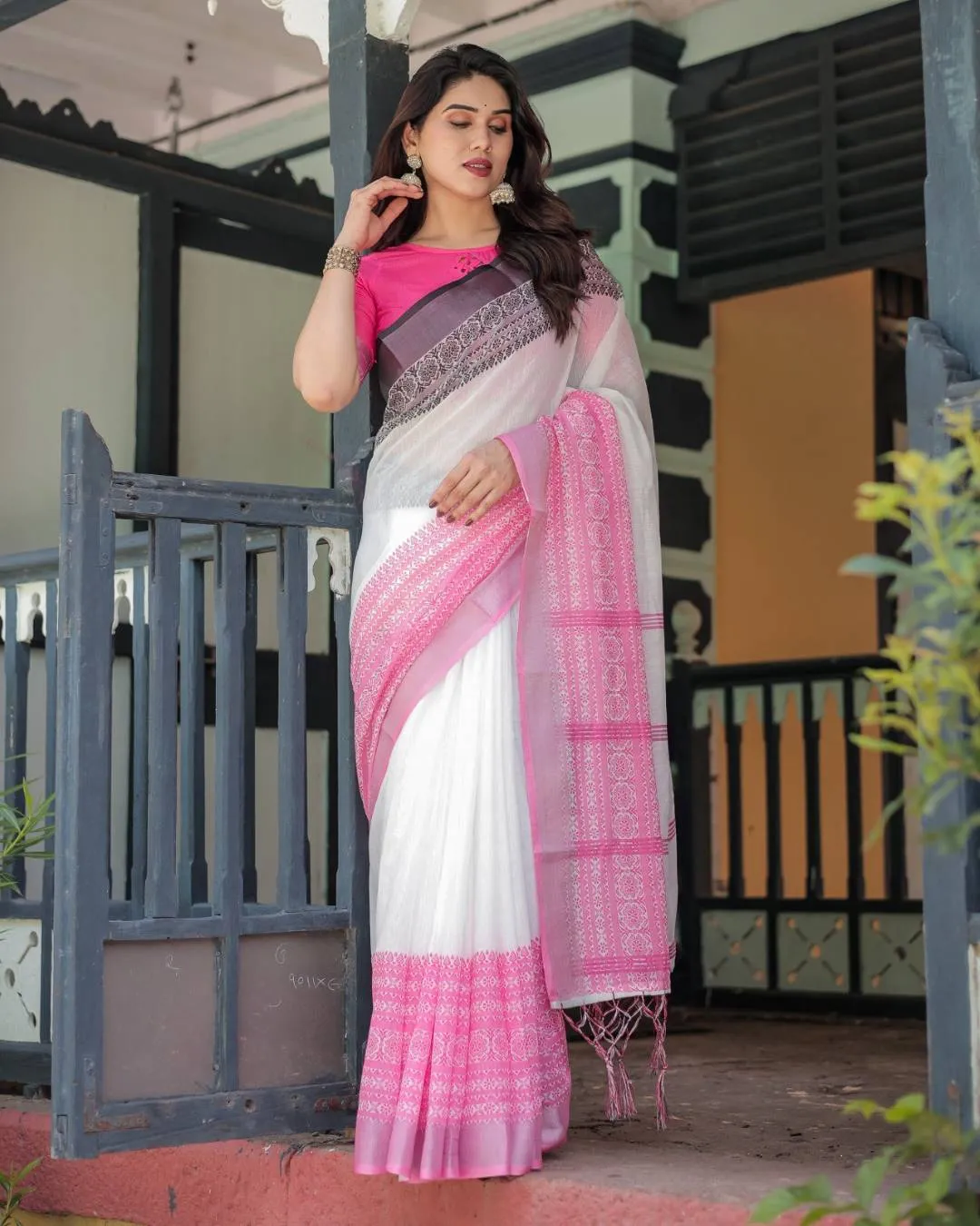 Beautiful VFT Linen Cotton Fancy Printed Daily Wear Saree Market In India 2026