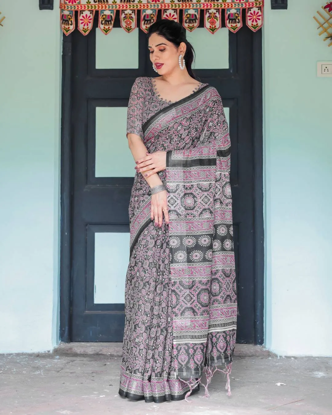 Beautiful VFT Linen Cotton Fancy Printed Daily Wear Saree Market In India 2026