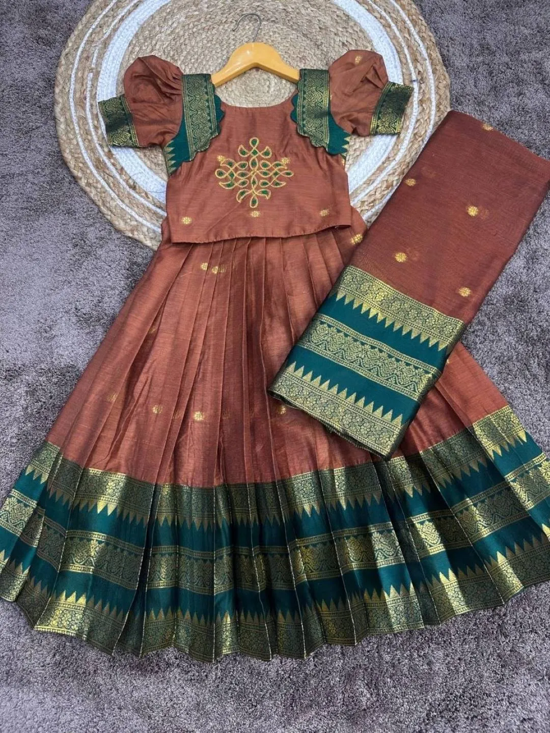 Pari Cottan Silk Zari Weaving Kids Wear Lehenga Choli Wholesale Market in Surat