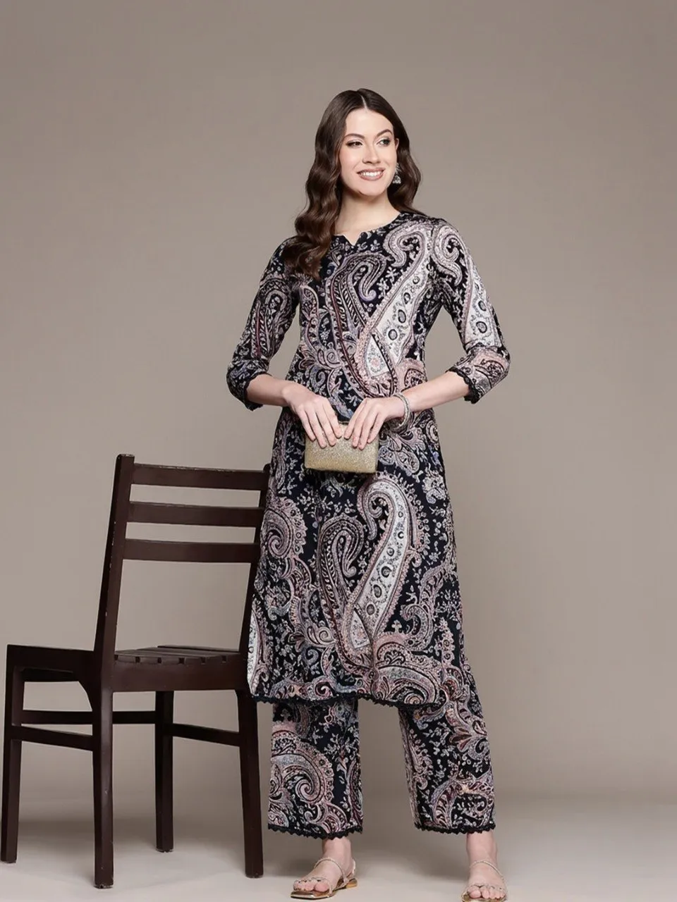 Aradhna 2068 Rayon Printed Trending Office Wear Kurti Pant Set
