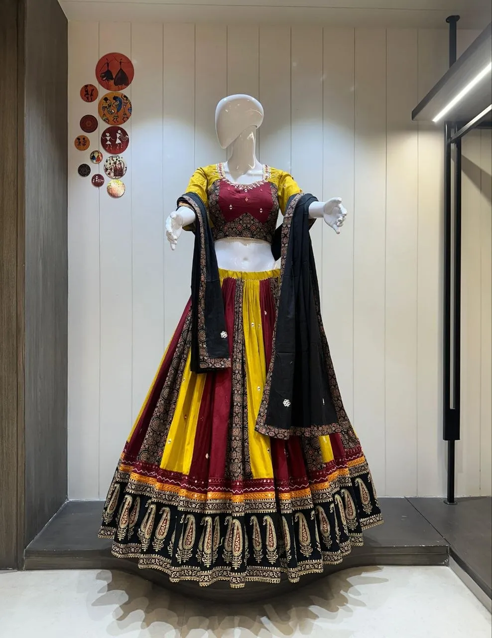 Juhi kutchhi print fabric And Mirror Work Navartri Lehenga choli Wholesale